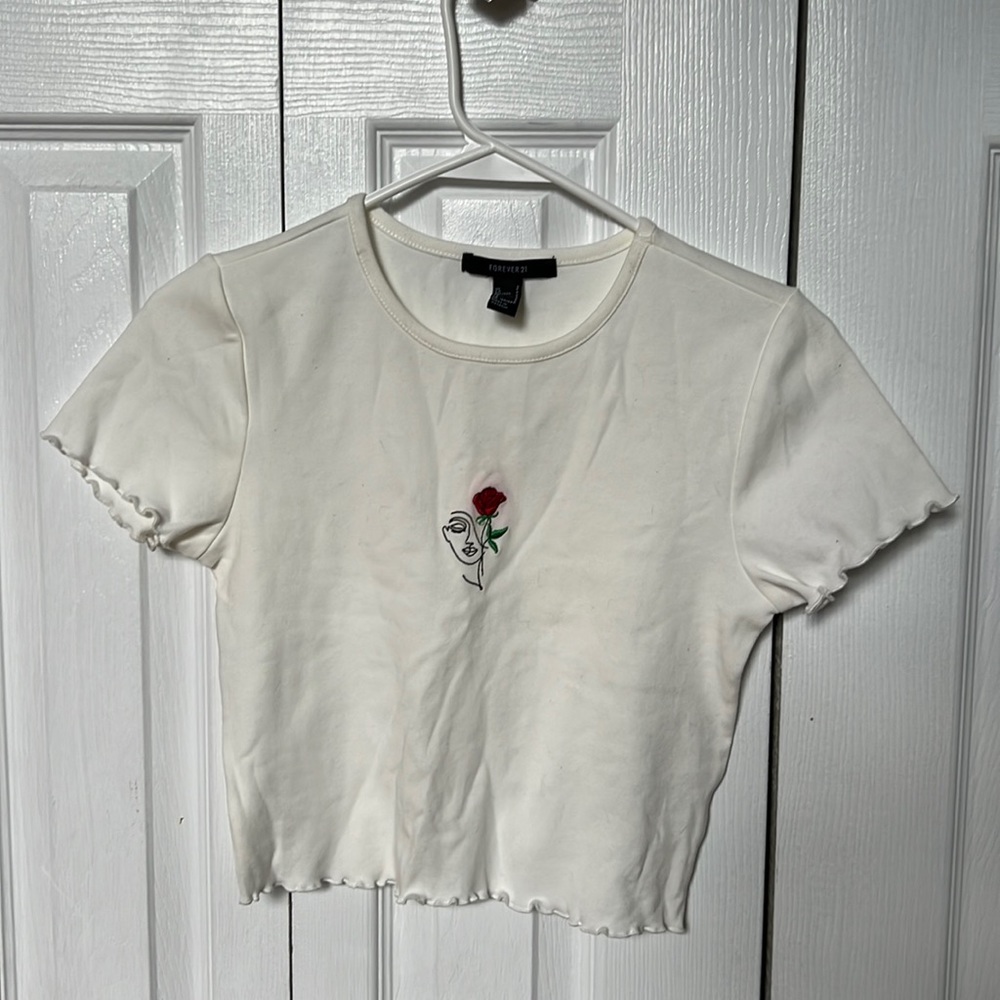 Forever 21, off-white t-shirt crop top. With a pretty woman’s face and a rose.